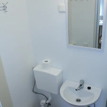 Academic Apartment *