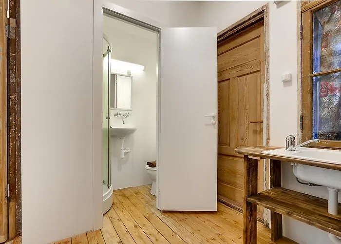 Academic Apartment *