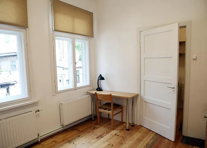 Academic Apartment *