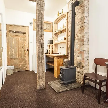 Academic Apartment *